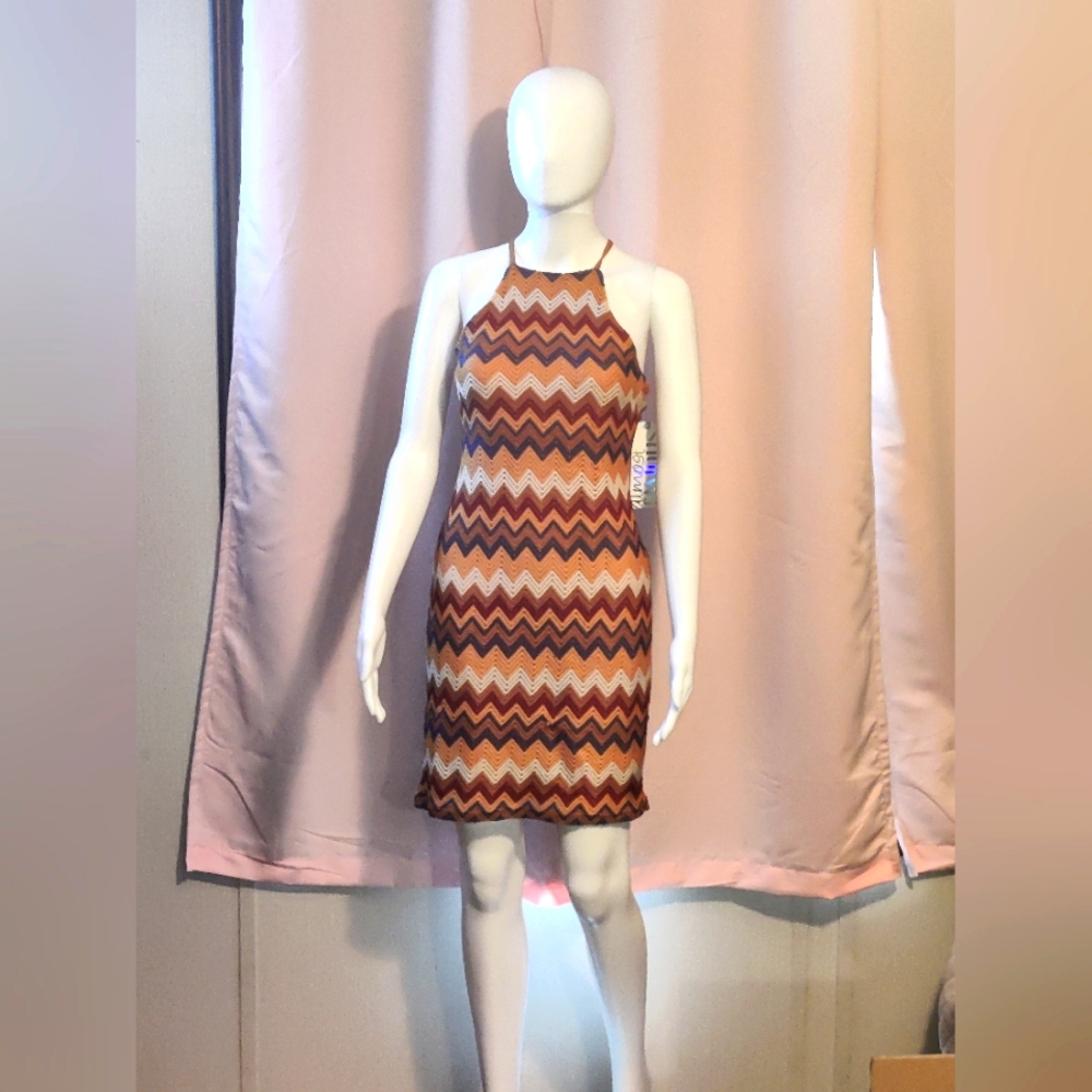 (NWT)Almost Famous Chevron Dress
